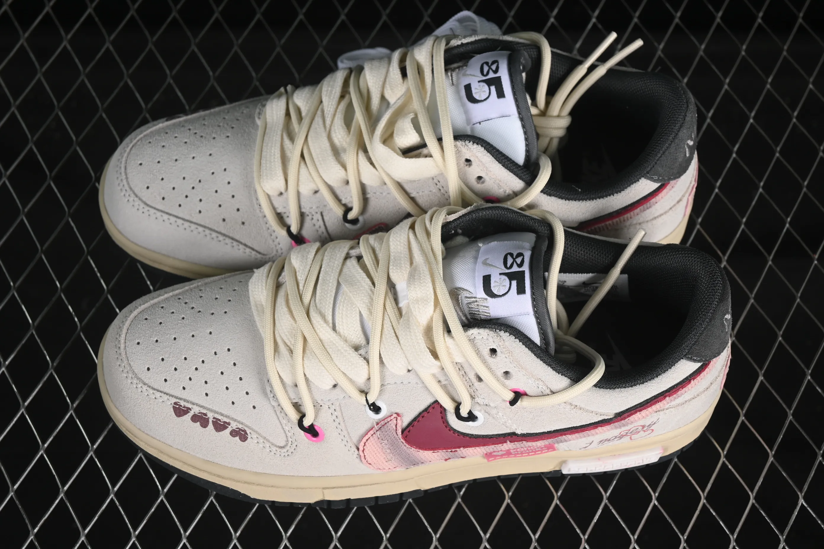 All Categories Nk SB Dunk Series Nk SB Dunk Low Low-top sneakers Nike Dunk Low Panda Prank Film Love Letter Rice Noodle Love Language Low-top casual sneakers HV1800-101